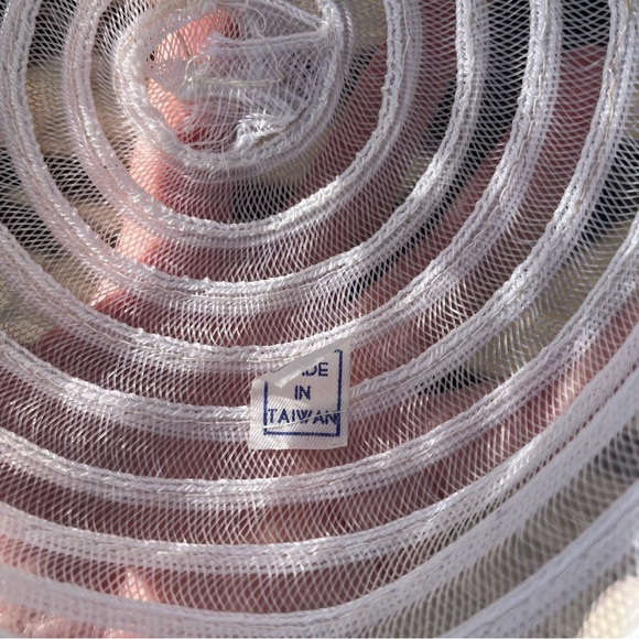 White Organza floppy hat with Ribbon - Picture 8 of 9
